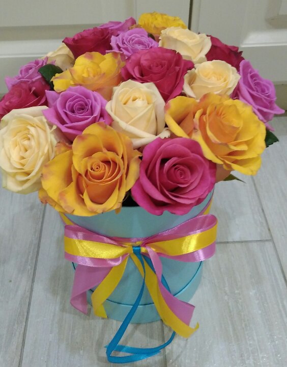 Коробка с 19  роз