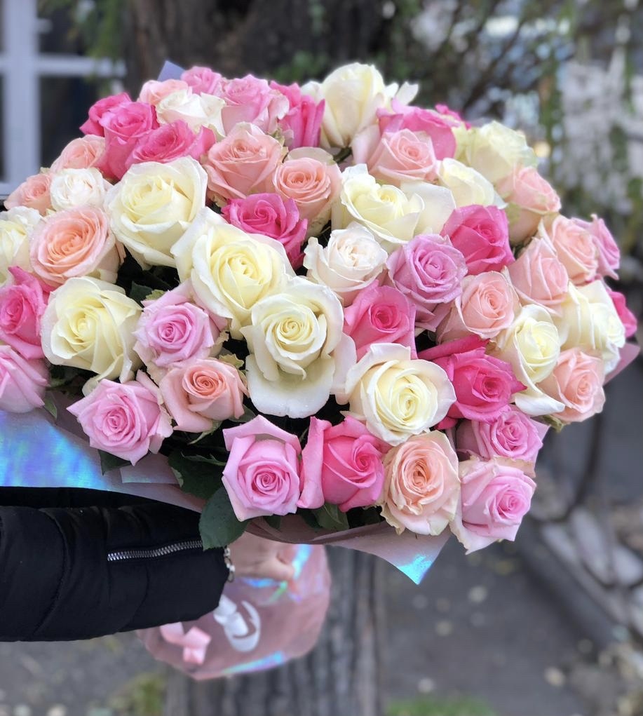 Игривая улыбка