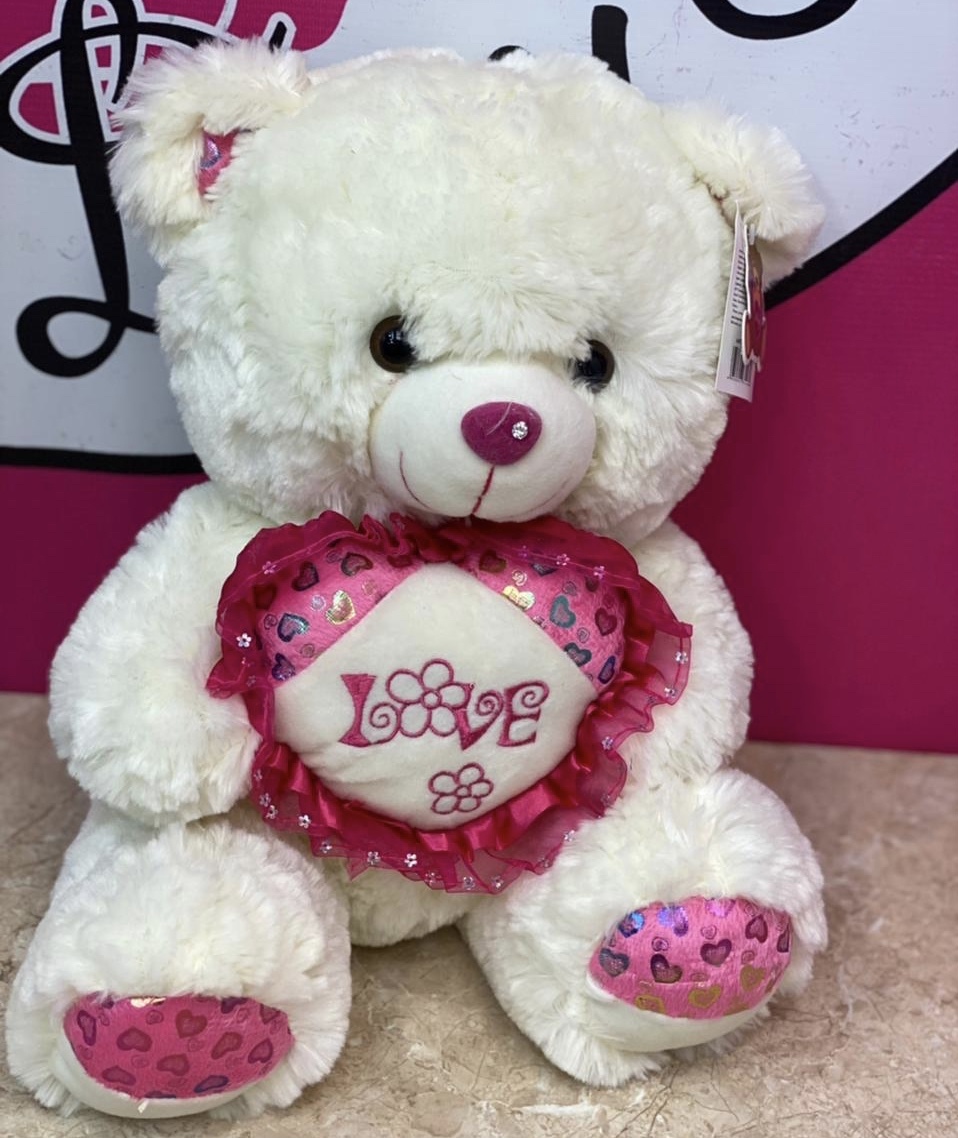 Белый мишка с сердцем